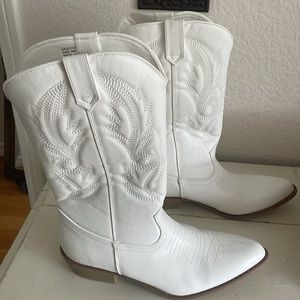 NIB Coconuts by Matisse Gaucho White Cowboy Boots